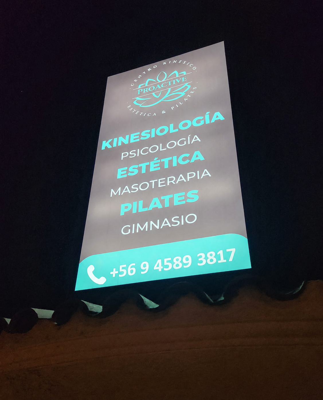 Centro Proactive — Letrero
